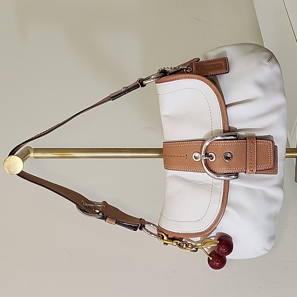 COACH Y2K White Tan Soho Flap  Leather w/Buckle Shoulder Bag F15204